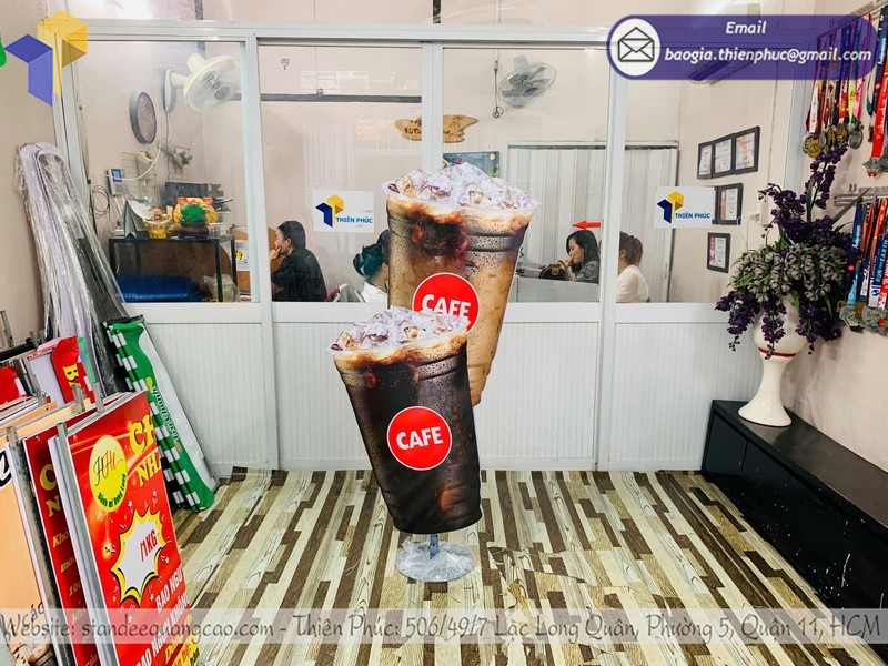 Tăng khả năng cạnh tranh nhờ sử dụng standee mô hình ly café